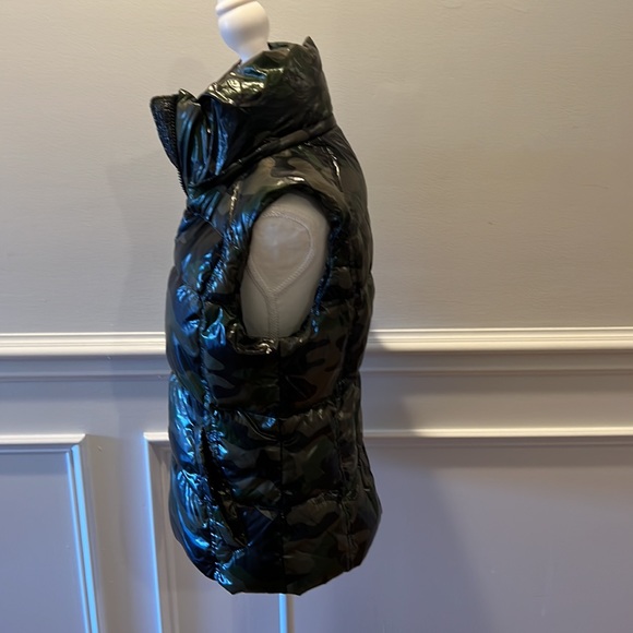 S13 Camouflage Green and Black Puffer Vest w/ Faux Fur Detachable Hood Sz Small - Picture 8 of 16